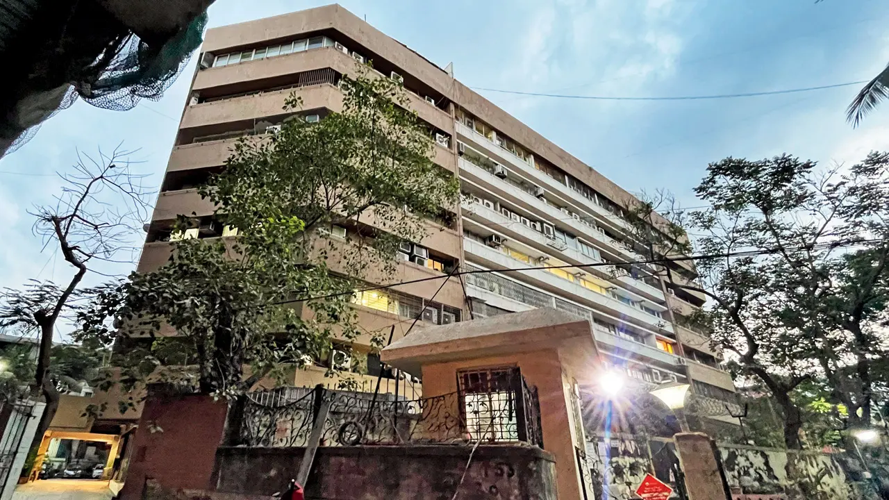 ​Retired deputy registrar fined Rs 50,000 for granting conveyance illegally 