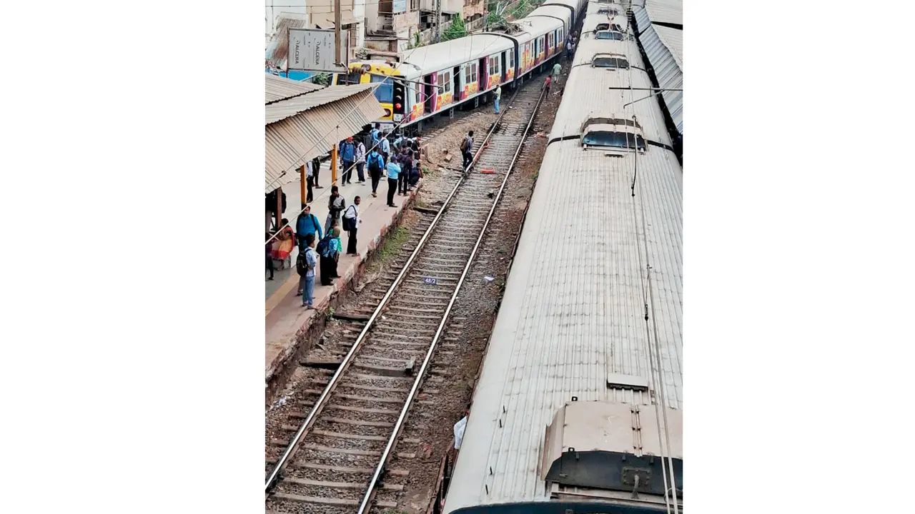 ​Derailment near Dombivli railway station raises questions over track work 