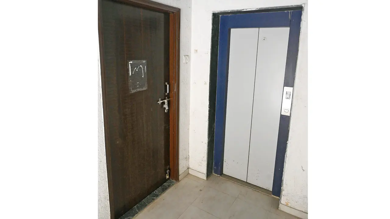 ​No lift and no keys: Elphinstone residents struggle as flats remain unready 