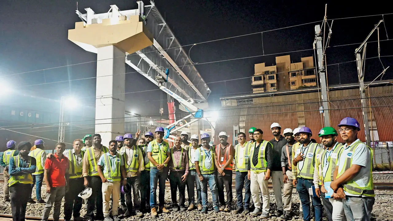 ​Metro Line 6 clears key hurdle with 42m span over Western Railway tracks 