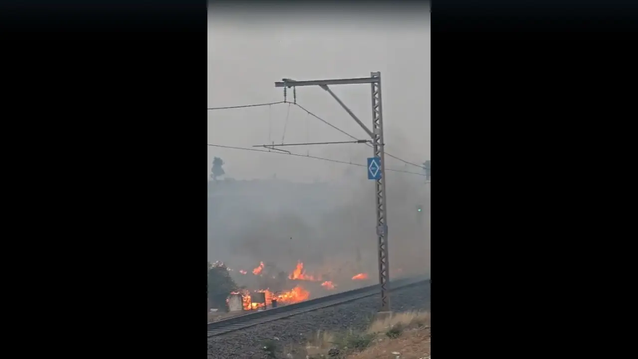 ​Fire breaks out near railway tracks in Khardi-Umbermali section 