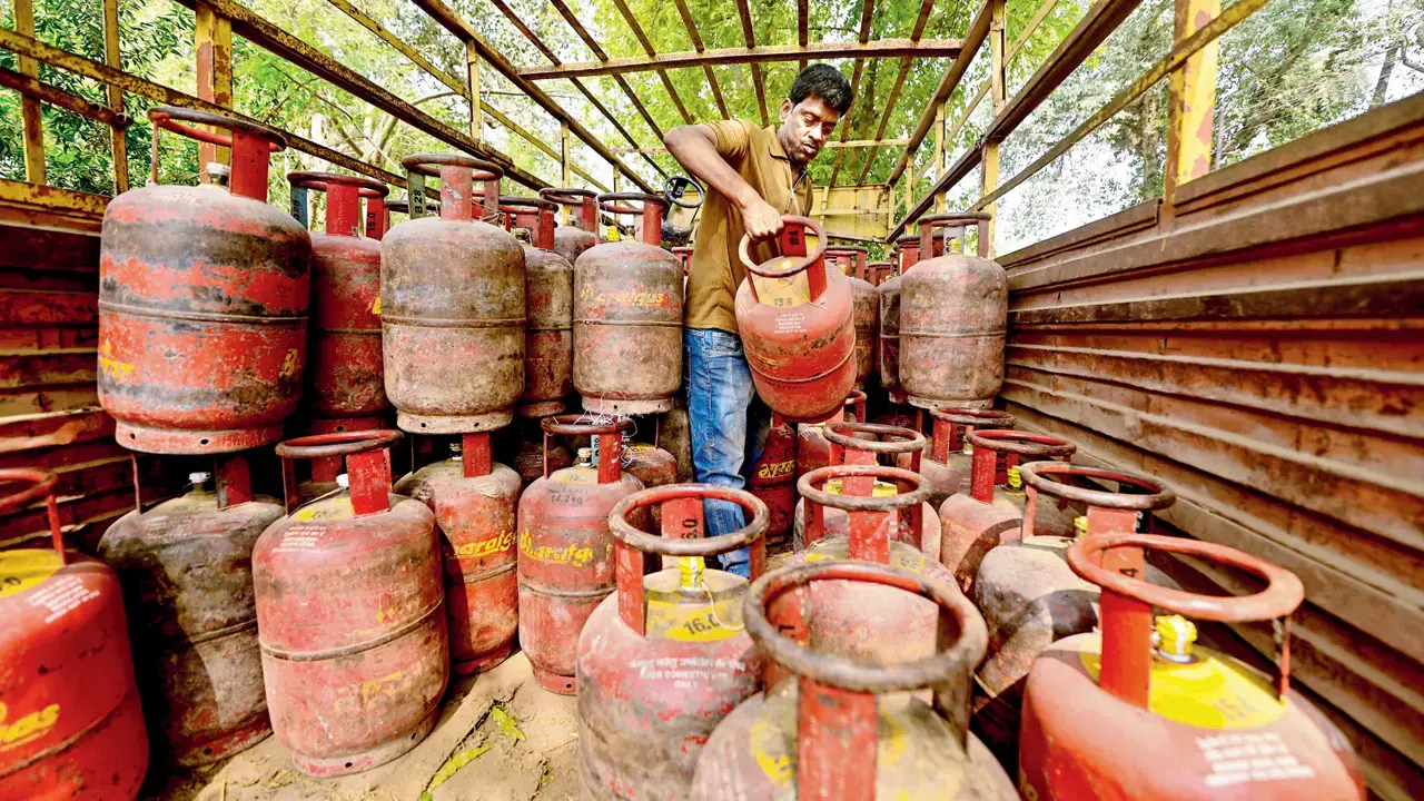 ​Maharashtra tightens commercial LPG distribution, prioritises essential services 