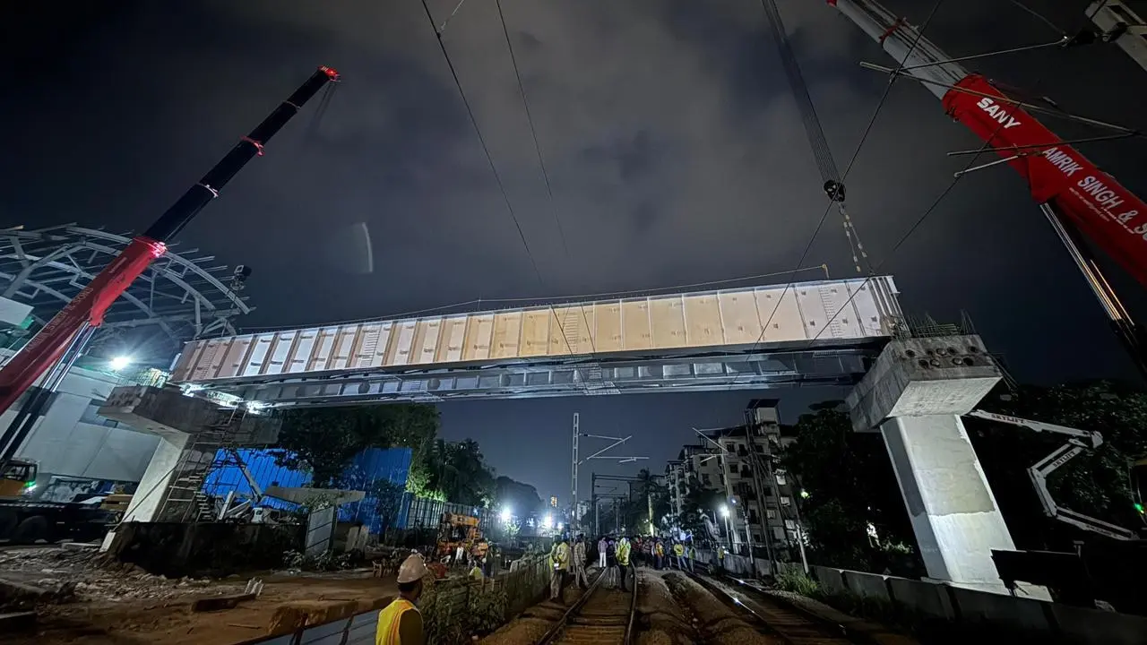 ​MMRDA completes key steel span for Mumbai Metro Line 2B over Central Railway 