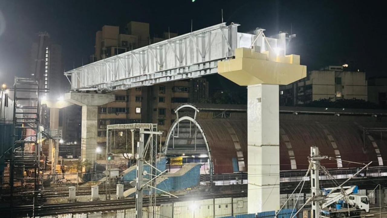 ​Mumbai Metro Line 6: MMRDA installs 42m steel span over active railway tracks 