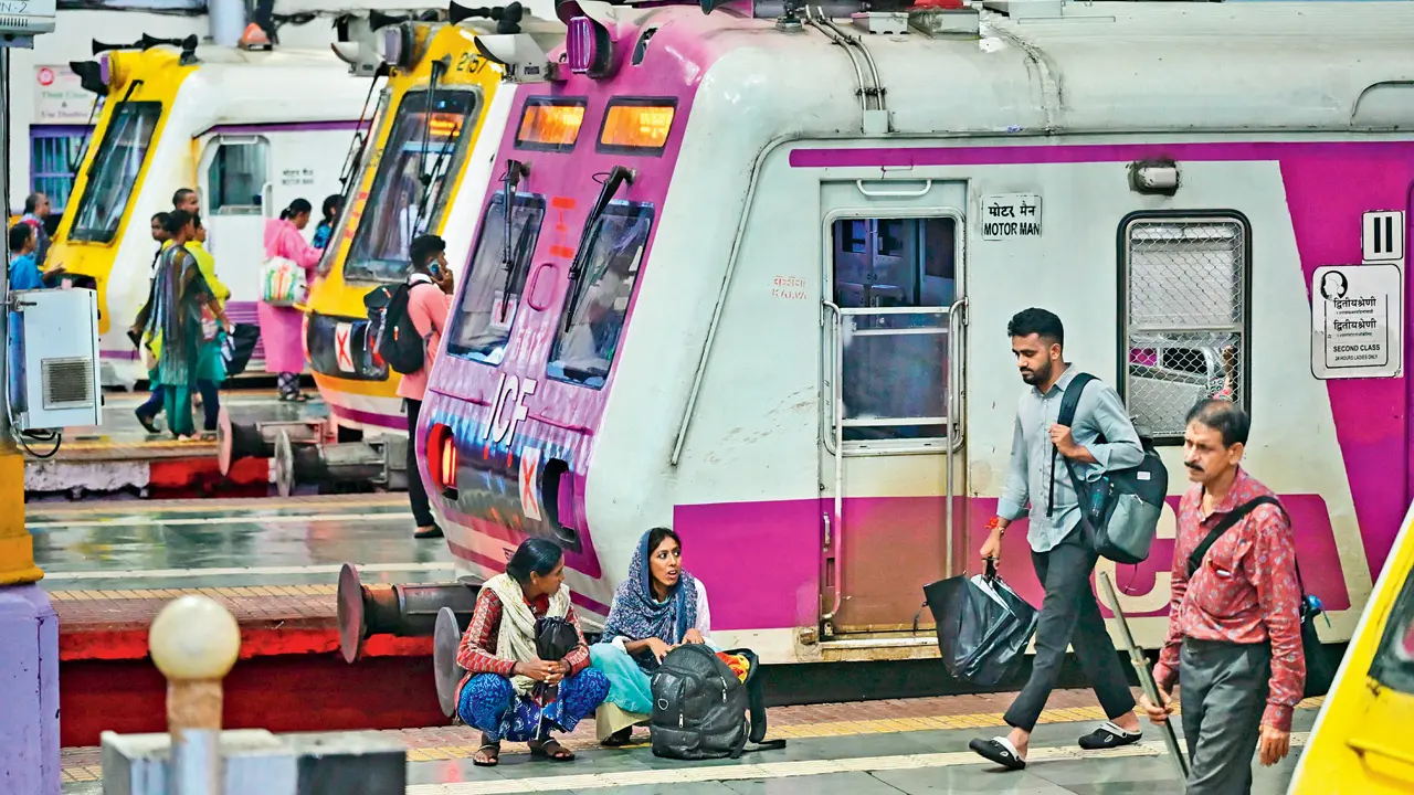 ​Mumbai railway helpline 1512 sees surge in calls, complaints rise 