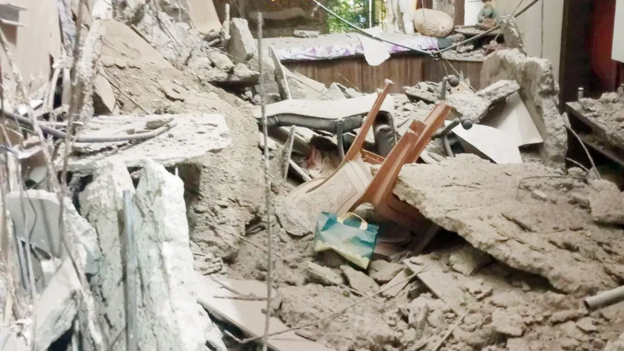 ​Mumbai: Nerul slab collapse forces 21 families out of homes overnight 