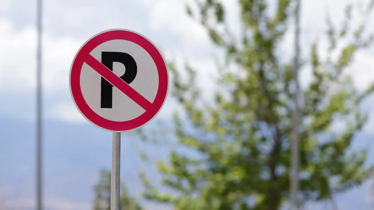 ​Mumbai Police bans parking on narrow Mahim road, check details here 