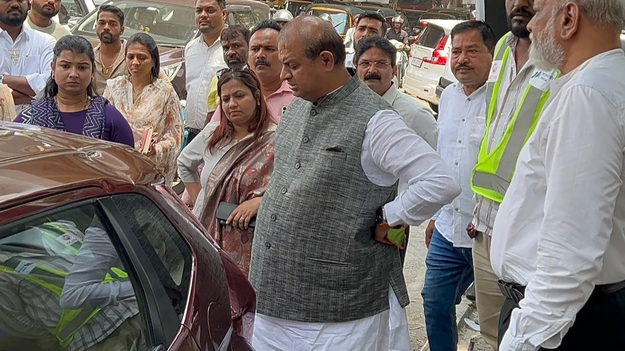 ​Wooden plank falls near metro site in Mulund, MLA alleges fresh safety lapse 