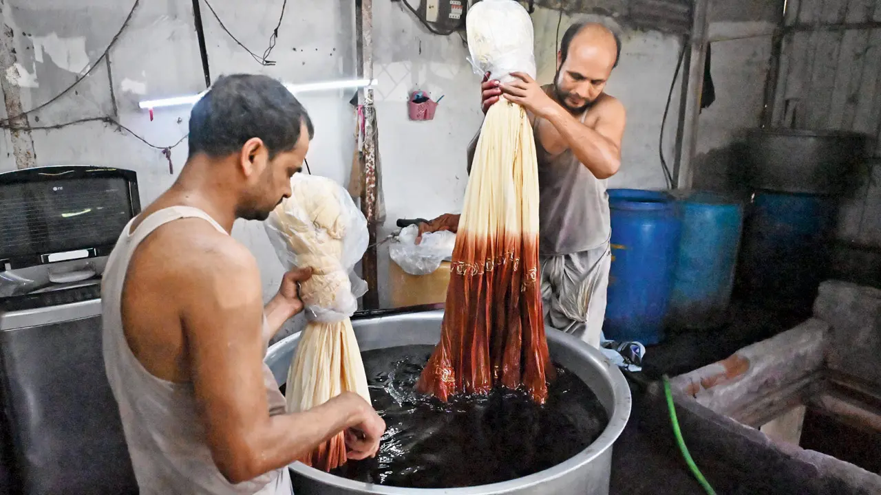 ​Mumbai’s fabric dyeing business in Dharavi reels under LPG crunch 