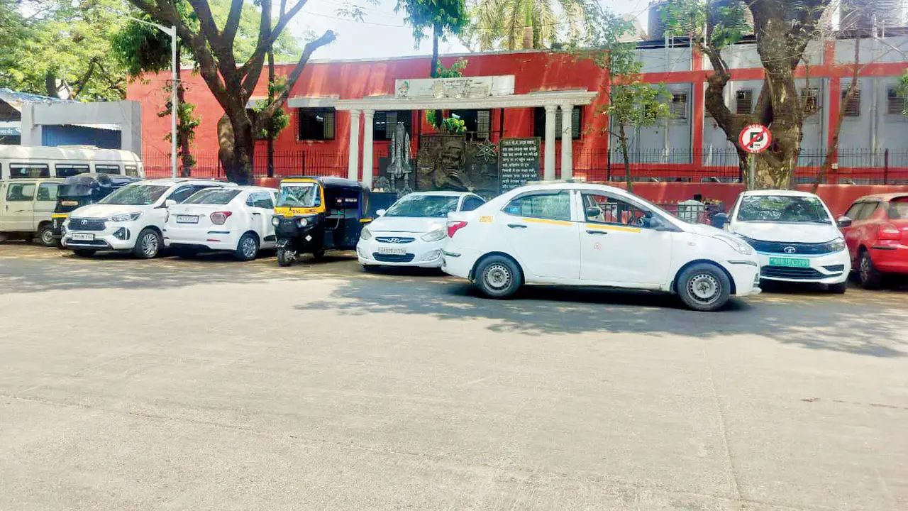 Mumbai: Cheeta Camp residents flag poor condition of APJ Abdul Kalam statue