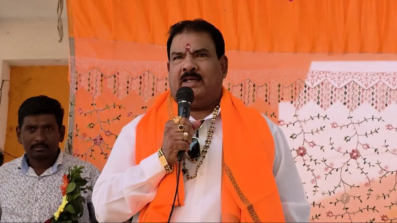 ​Sena MLA threatens publisher over Shivaji Maharaj book, Cong slams `hooliganism` 