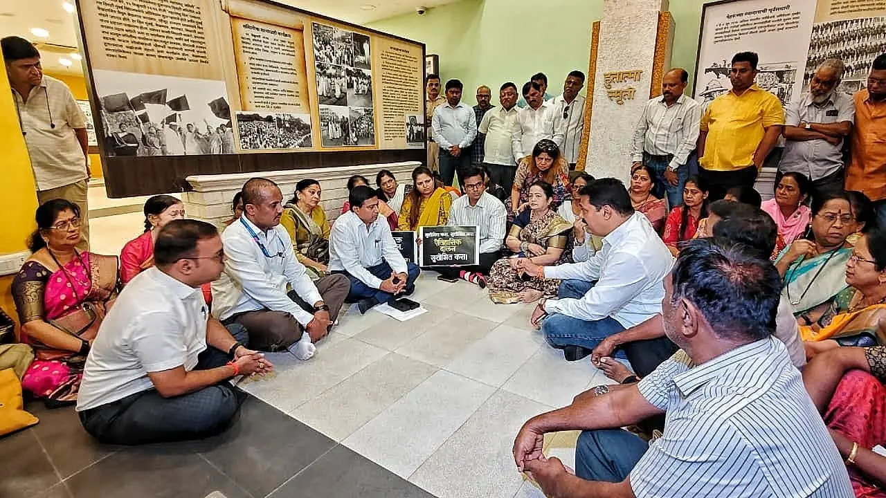 ​Shiv Sena (UBT) protests over `poor condition` of Samyukta Maharashtra gallery 