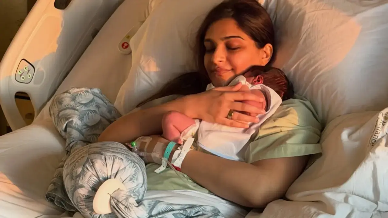 Sonam Kapoor flaunts her dark circles while holding her newborn son 