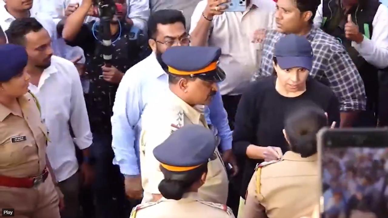 ​WATCH: Woman confronts Maharashtra minister over traffic jam during BJP protest 