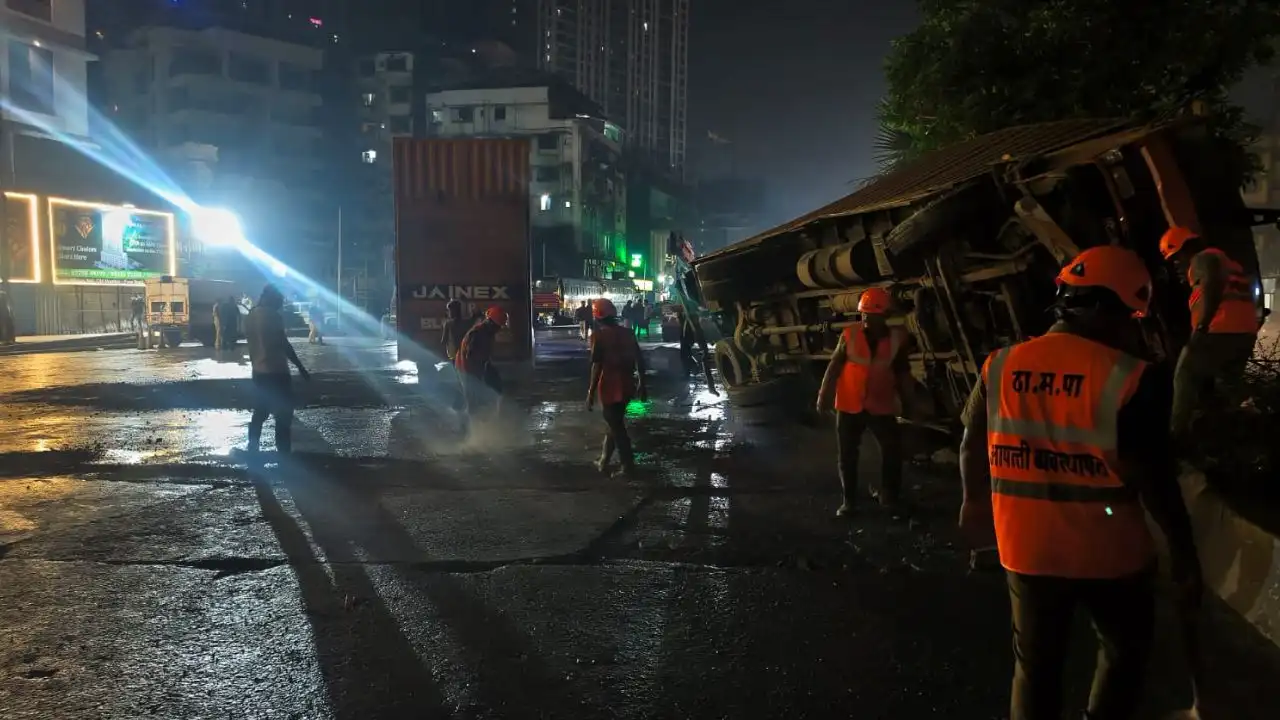 ​Thane: Two drivers injured as trucks collide near Bholenath Nagar 