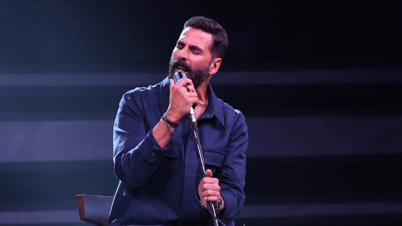 Wheel of Fortune: Akshay Kumar`s poetic exchange wins hearts