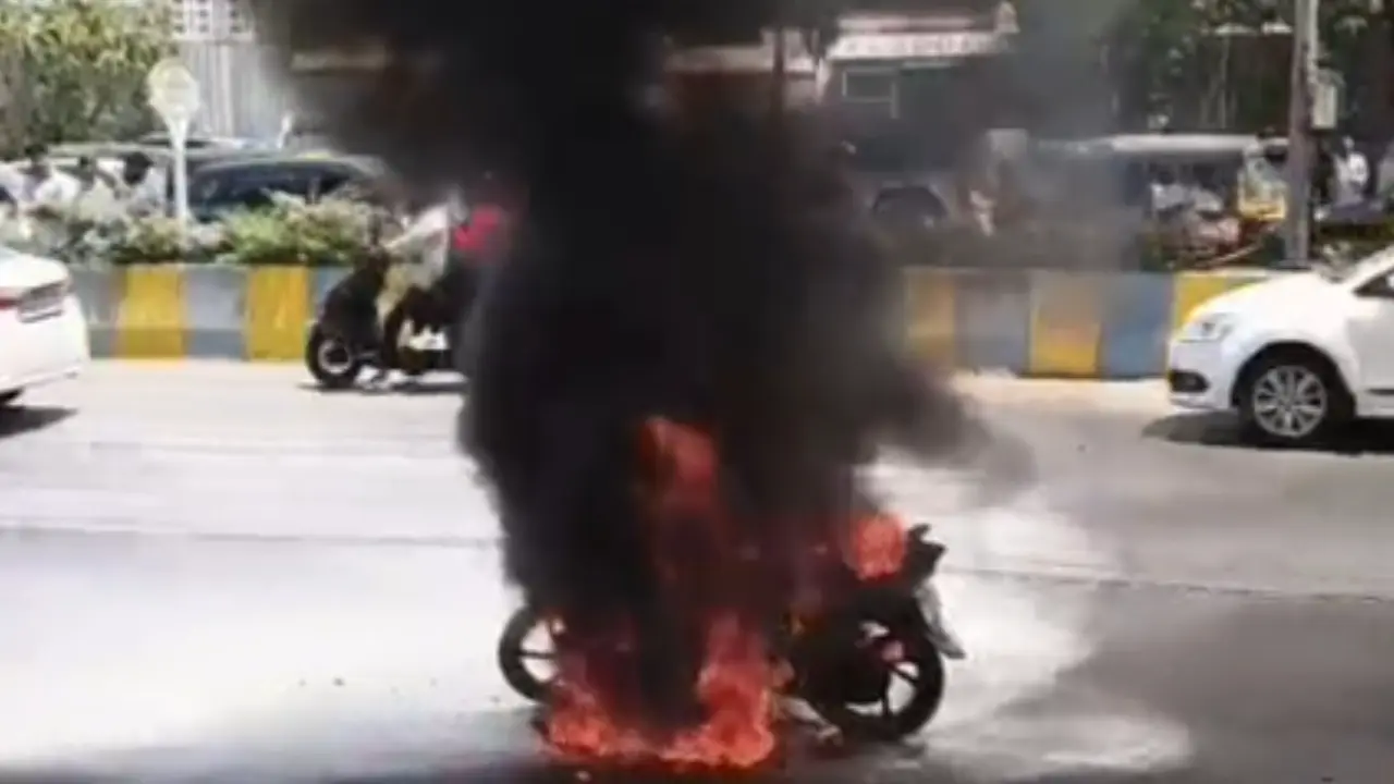 ​Motorcycle catches fire in Thane, no injuries reported 