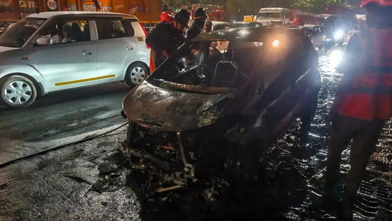 ​Car gutted in fire near Teen Hath Naka in Thane, driver escapes unhurt 