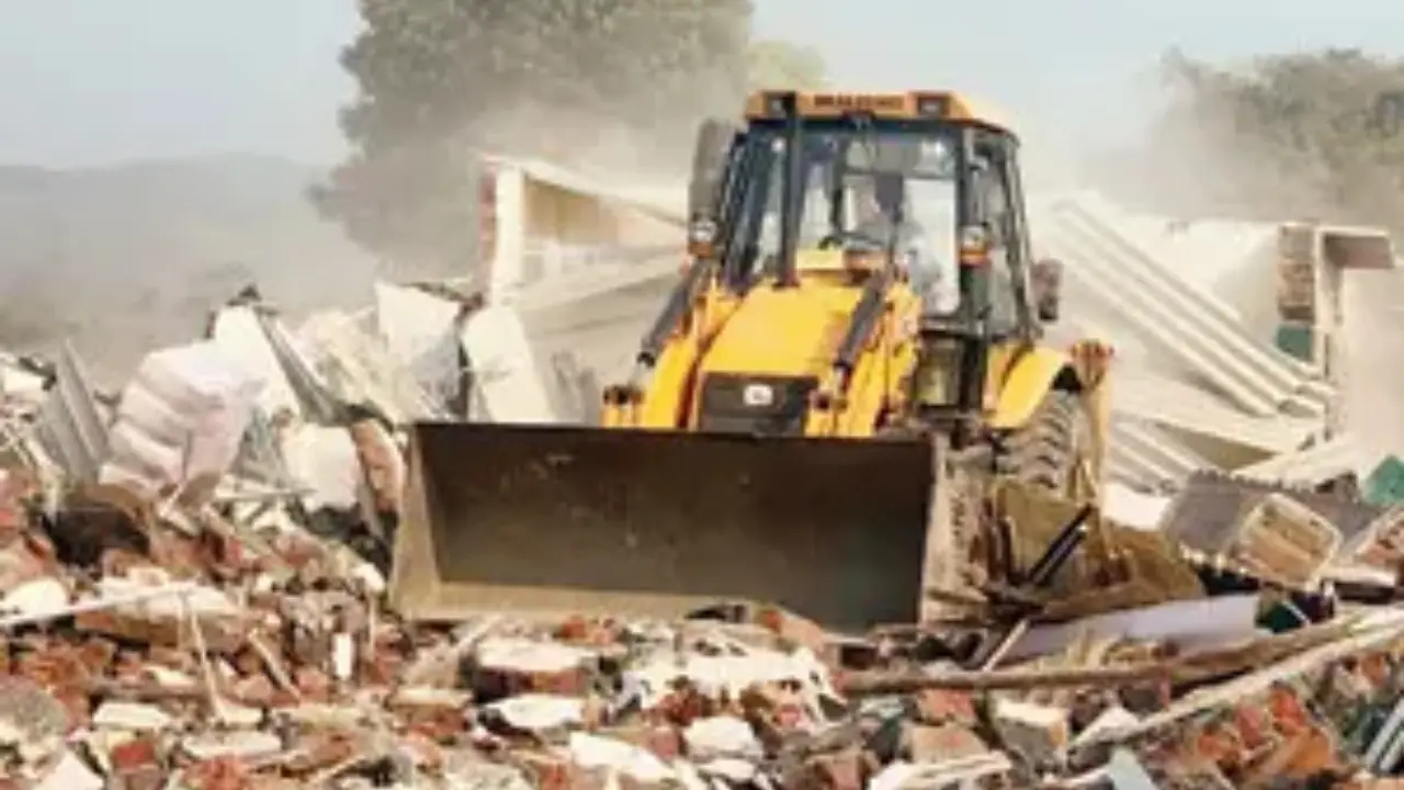 BMC, cops carry out massive demolition at GMLR, 1,200 structures removed