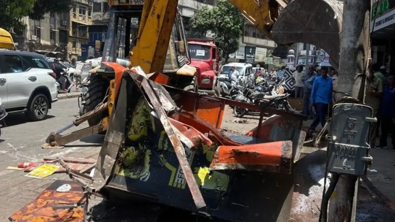 ​BMC conducts demolition drive in Dongri, 9 `illegal` shops removed 
