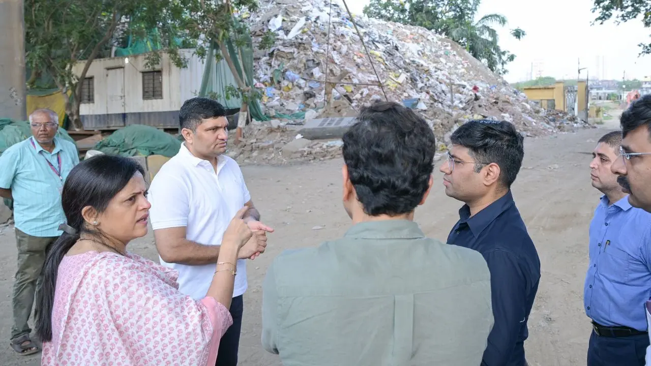 ​BMC Commissioner Ashwini Bhide conducts surprise sanitation inspection 