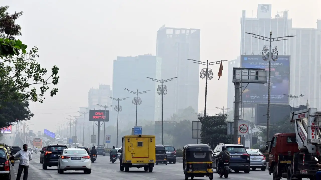 ​Mumbai: Light haze grips city again, AQI dips to moderate category 