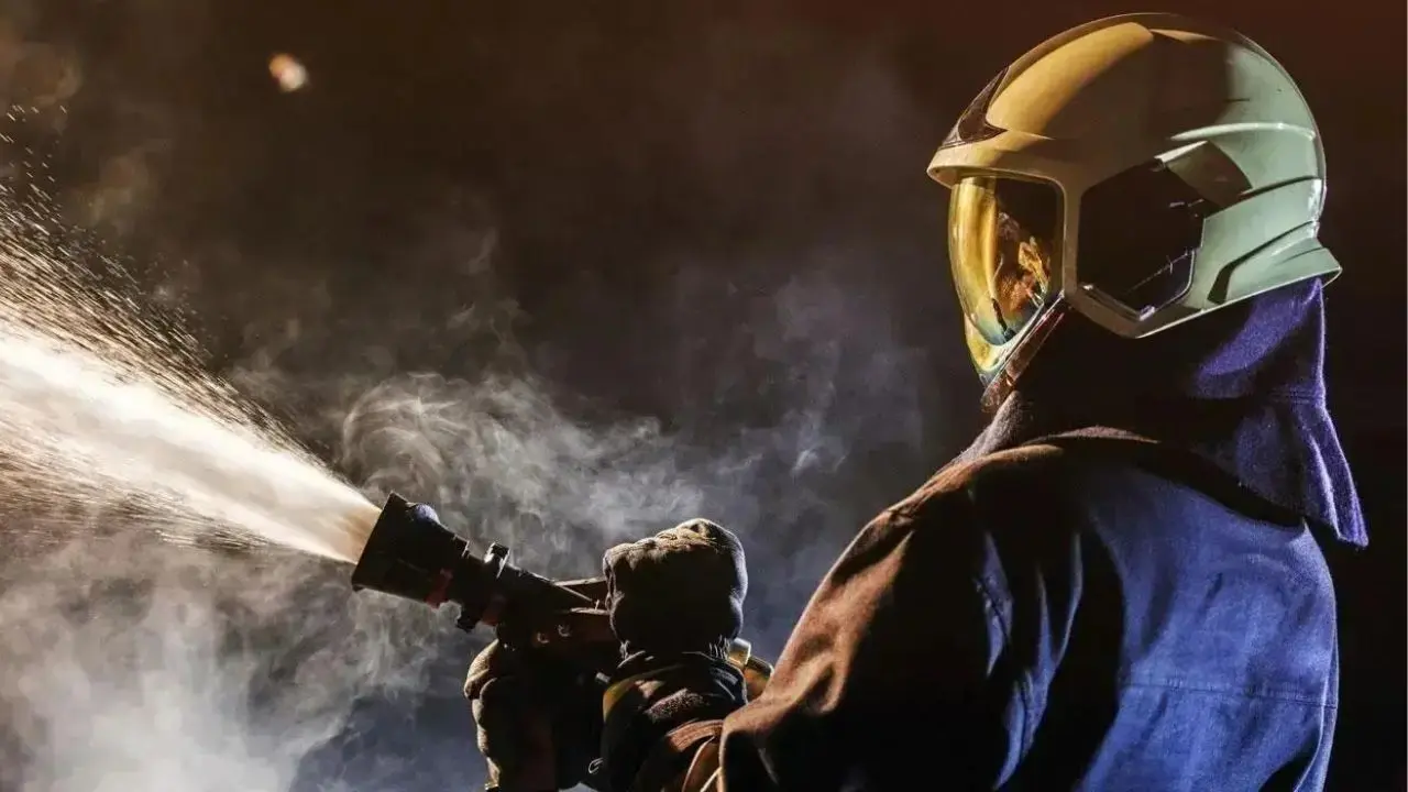 Mumbai: Fire at Goregaon decoration shop in Motilal Nagar