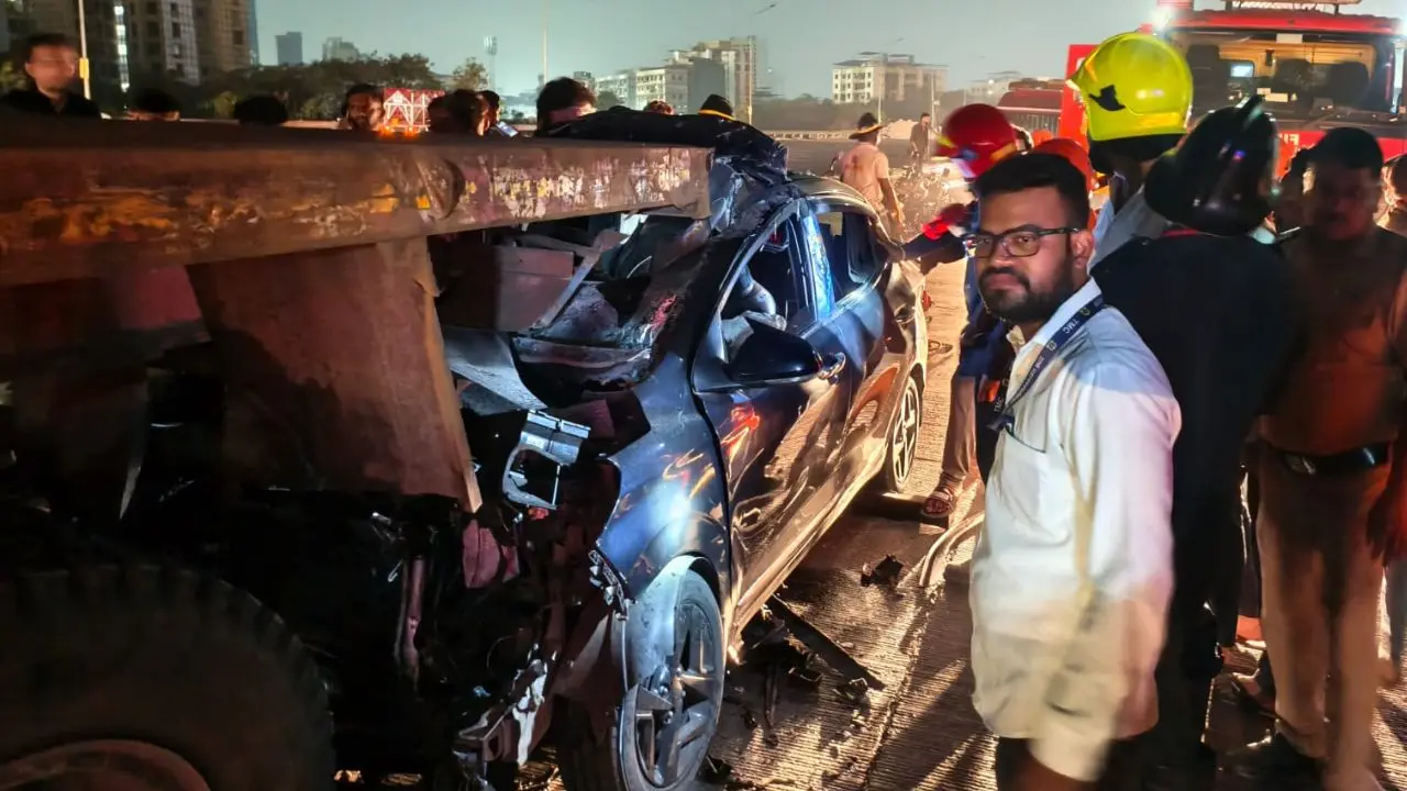 Thane: One dead, four injured after a car rammed into a trailer in Kalwa