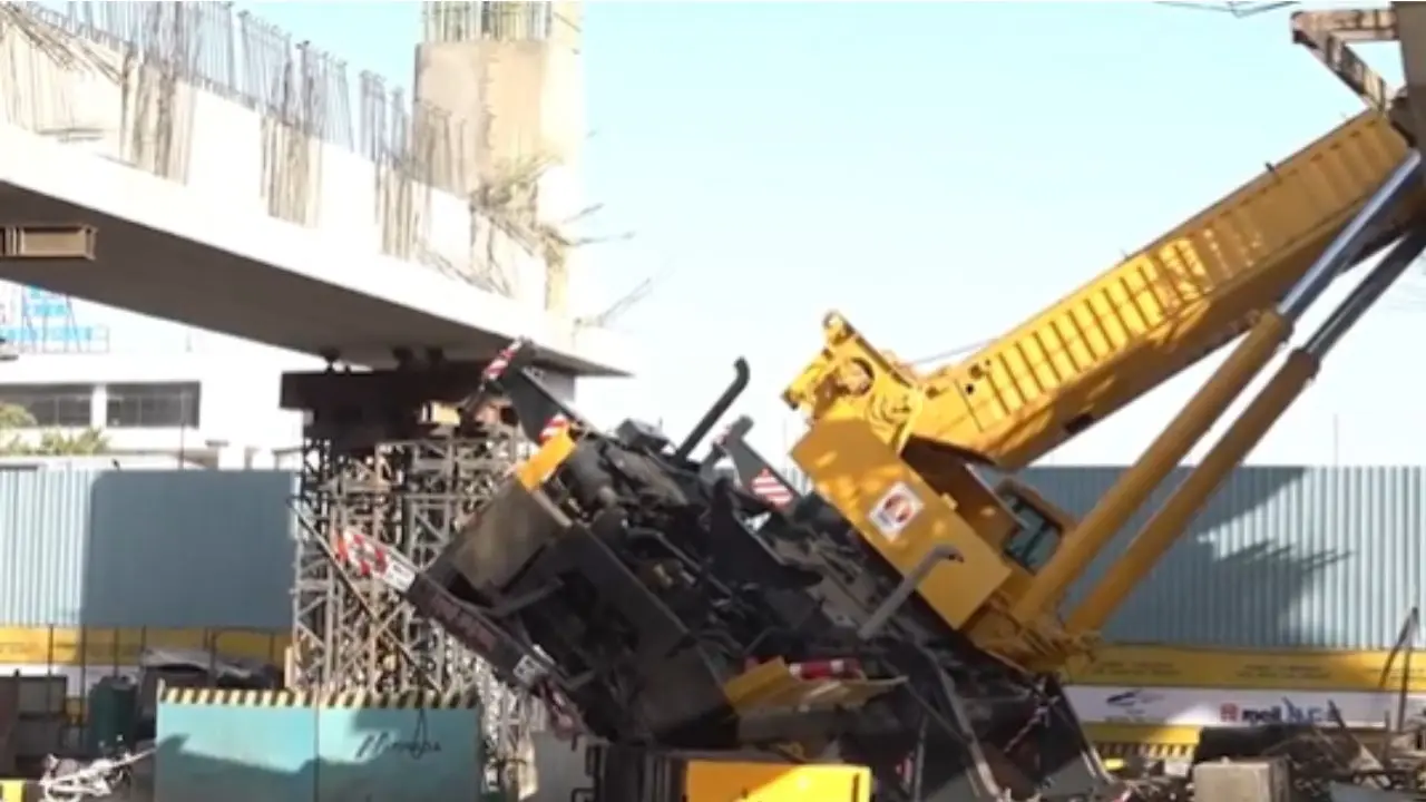 ​Watch: Crane overturns after beam falls at Bandra Kurla Complex metro site 