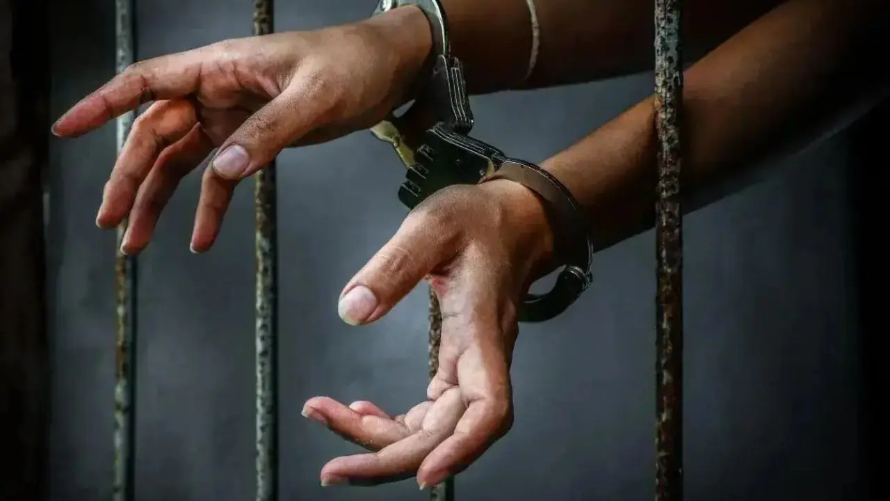 ​Thane: Police arrest man posing as CBI officer, seize fake IDs 