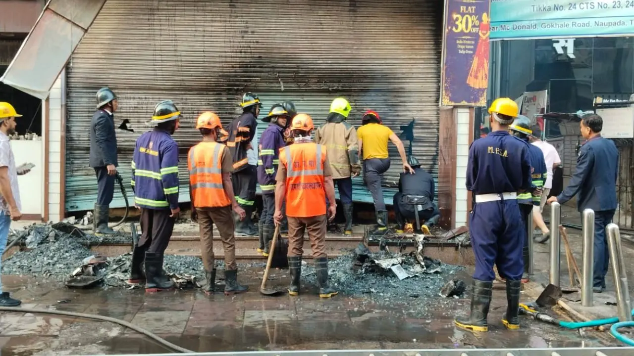 ​Thane: Fire erupts in garment shop near Naupada; no injuries reported 