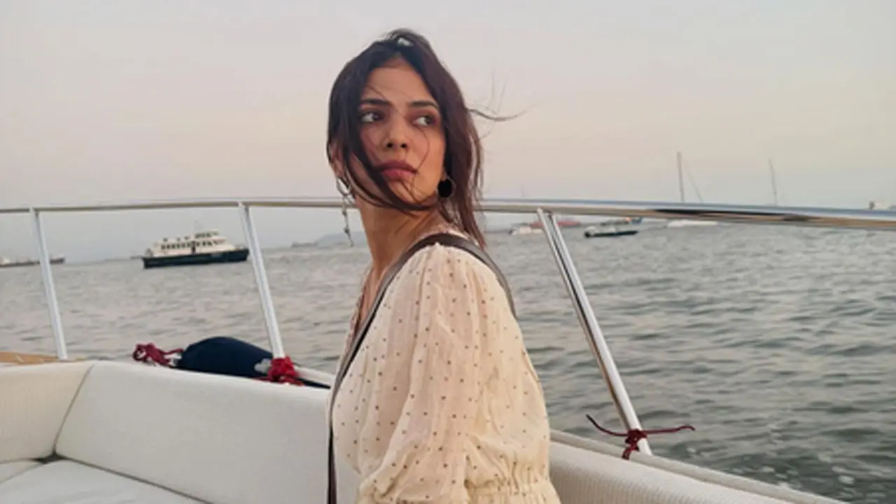 Malavika Mohanan enjoys a peaceful sunset boat ride in Mumbai 