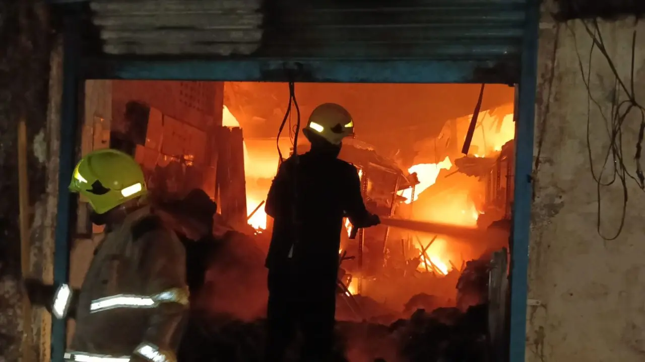 ​Maharashtra: Fire breaks out at foam agency in Thane, no injuries reported 
