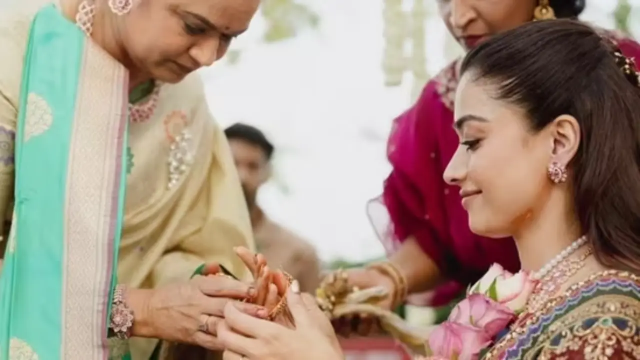 Rashmika Mandanna gets heirloom bangles from Vijay’s mother in touching moment 