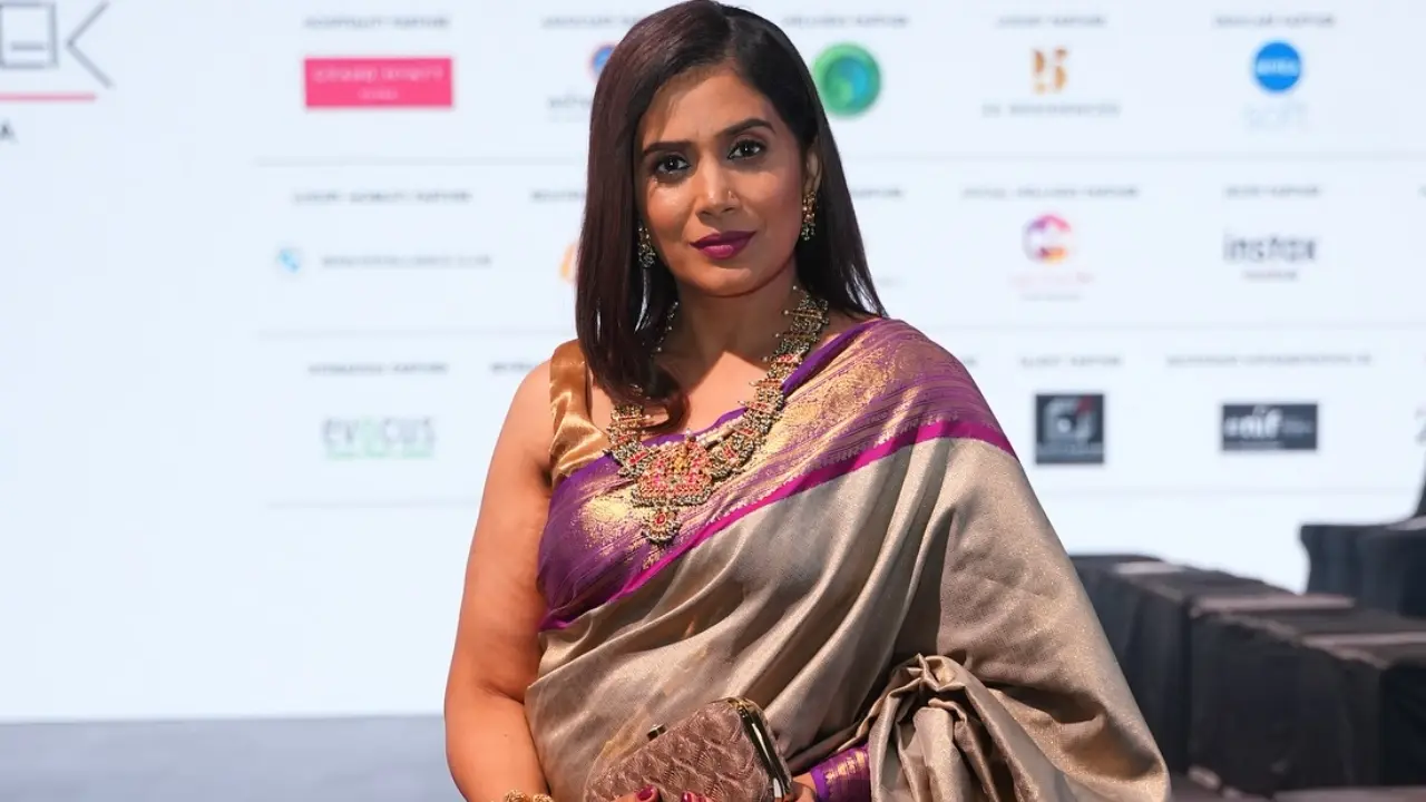 Sonali Kulkarni gets stranded in traffic for 5 hours, calls situation scary 