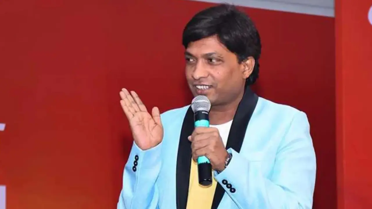 Comedian Sunil Pal denied mic, asked to sit down after being honoured at event 