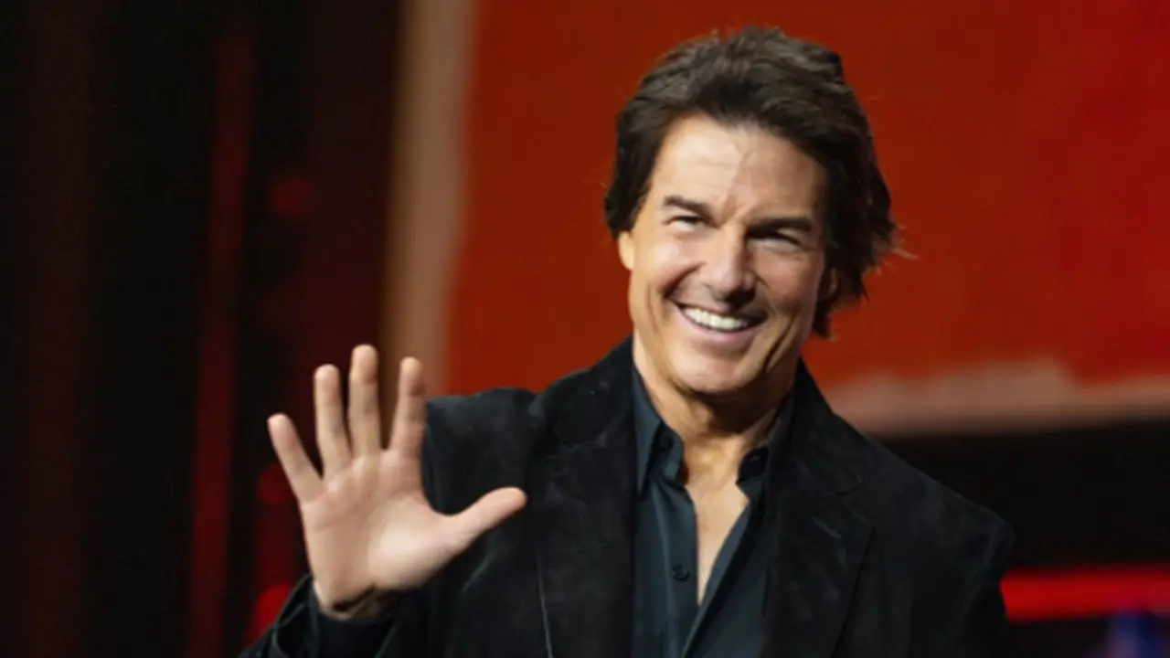 Digger trailer: Tom Cruise looks unrecognisable with grey hair and beer belly