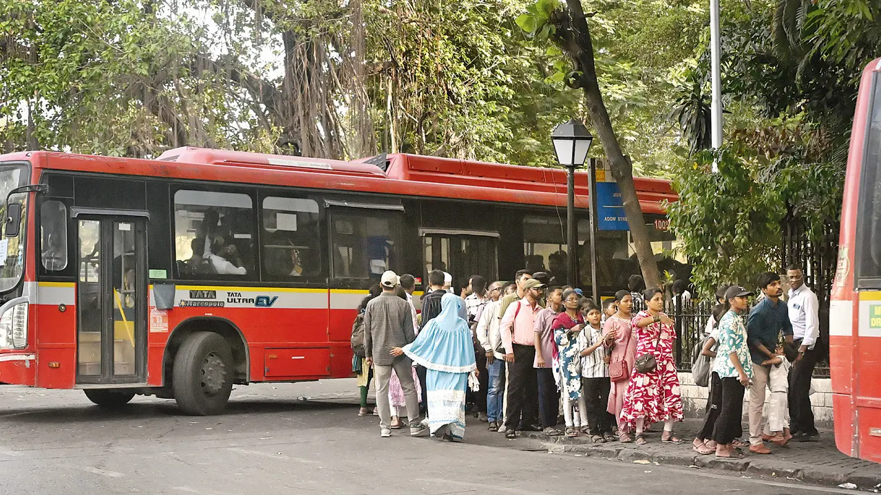 ​Narwekar’s proposal to shift BEST stops from Gateway of India sparks row 
