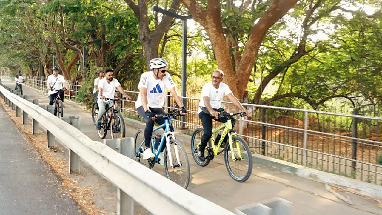 ​Bicycle tour by NMMC chief spotlights ground-level governance in Navi Mumbai 