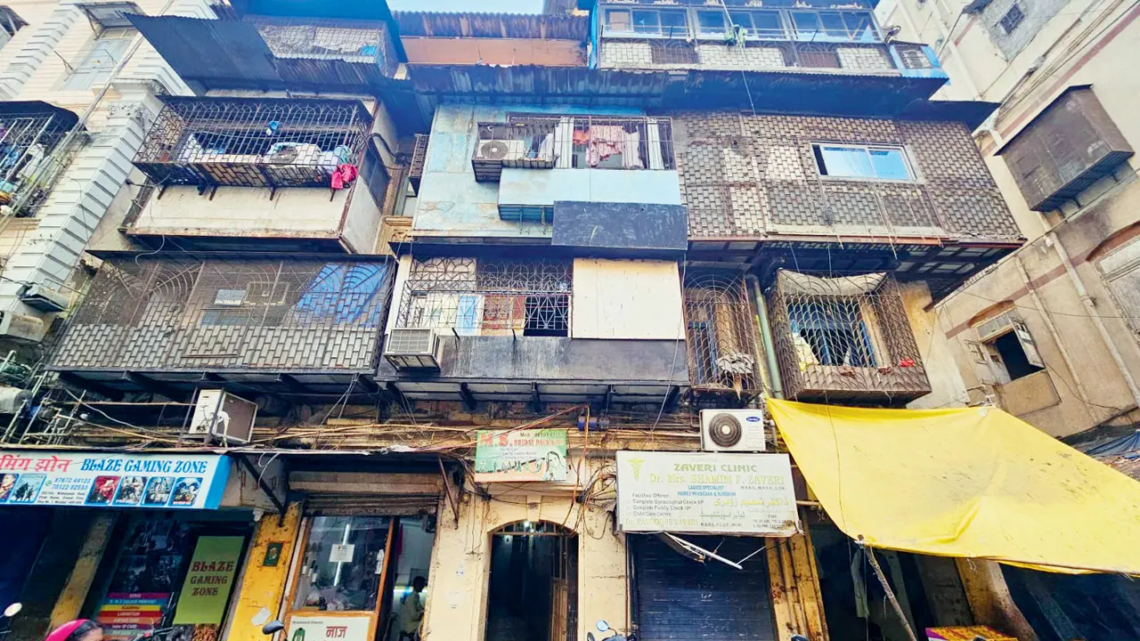 Eid celebrations dimmed as Mumbai`s Dongri locals battle recurring power cuts