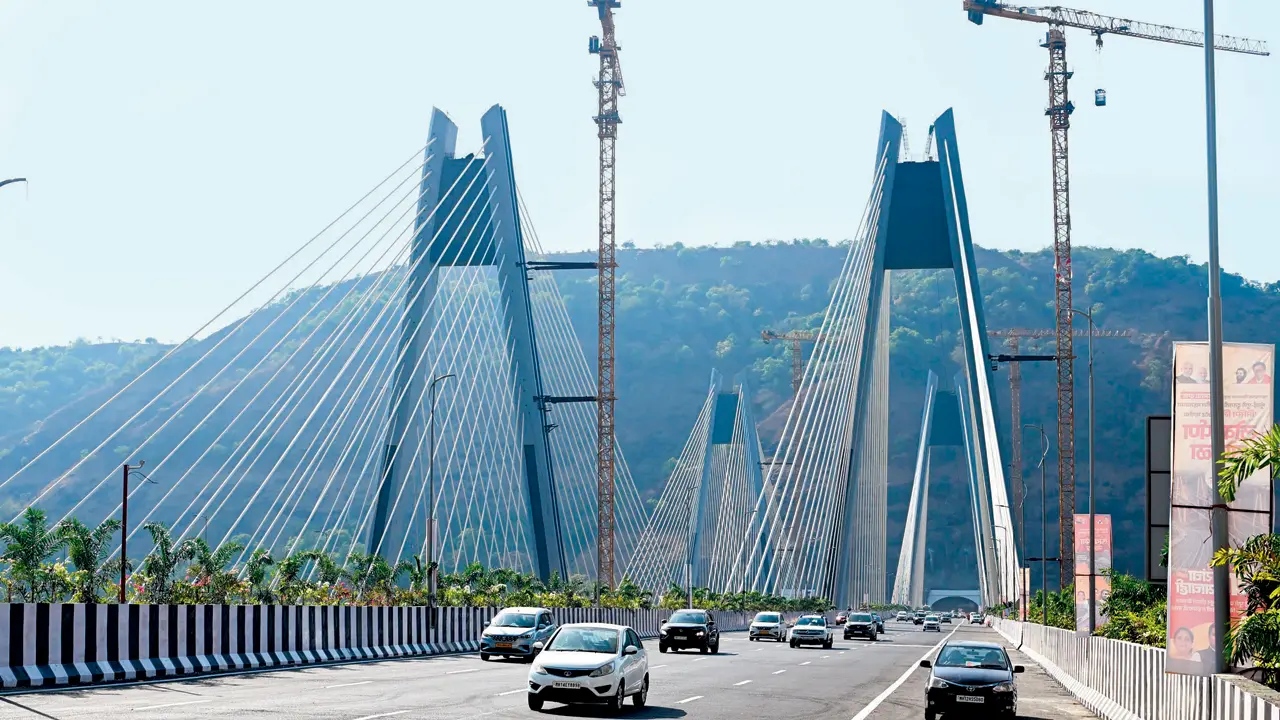 ​Weak mobile network inside Mumbai-Pune connecting link tunnels worries commuters 