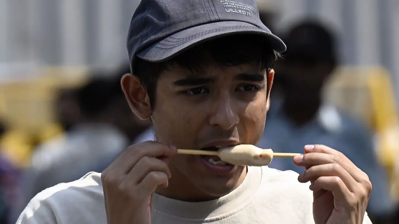 ​Mumbai weather update: Warm, humid conditions persist at 34 degrees Celsius 