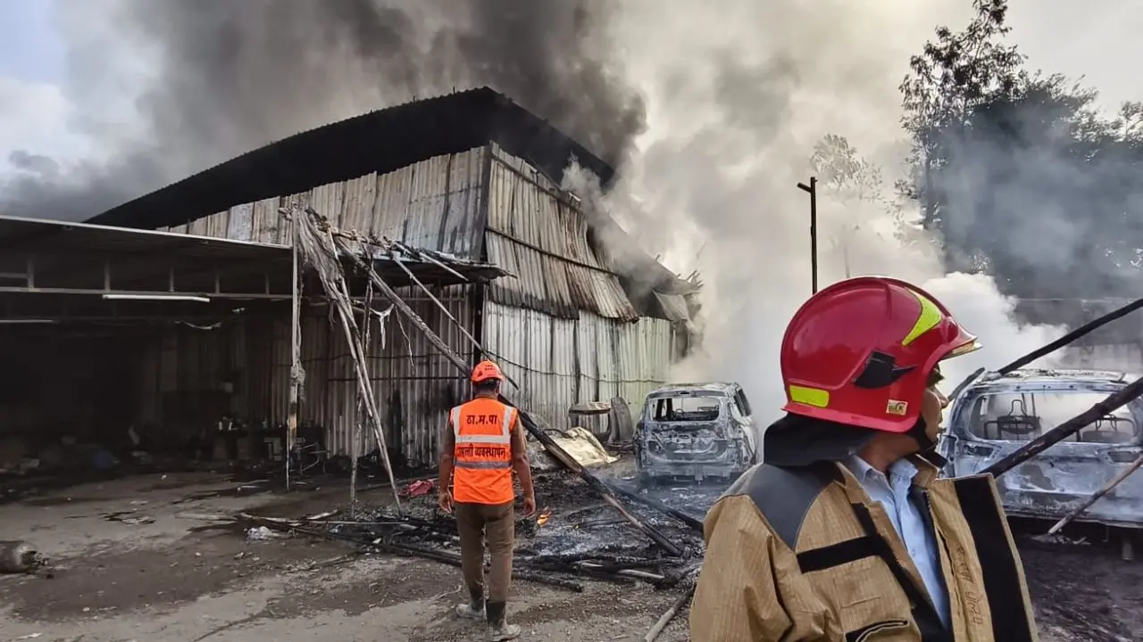 ​Massive fire erupts at warehouse and garage in Thane’s Kolshet area 