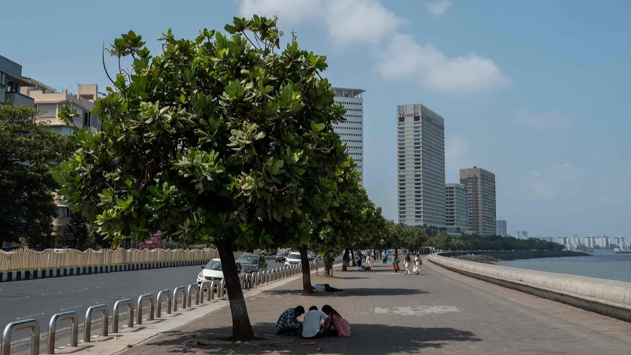 ​Mumbai weather update: Partly cloudy skies, soaring temperatures expected today 