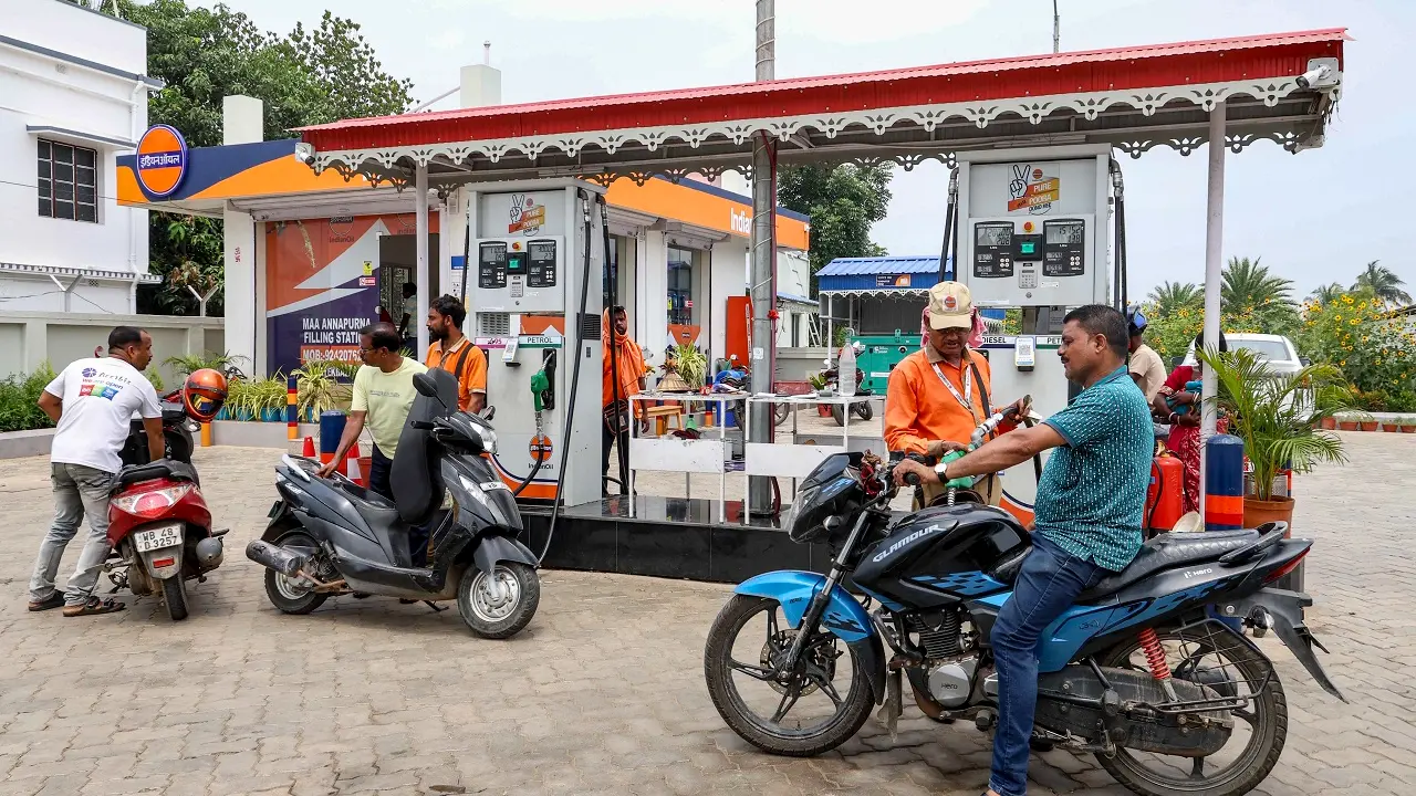 Opposition questions Maharashtra govt after reports of petrol, diesel shortage