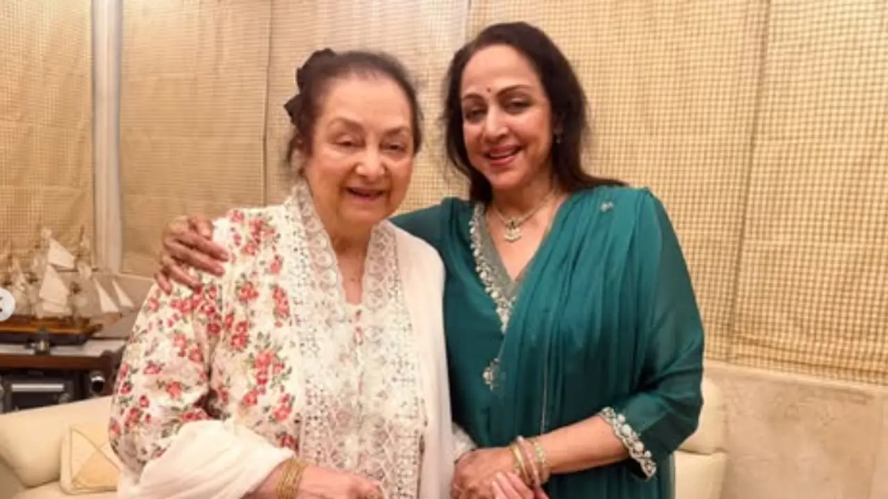 Saira Bano recalls being mesmerised by Hema Malini`s beauty 