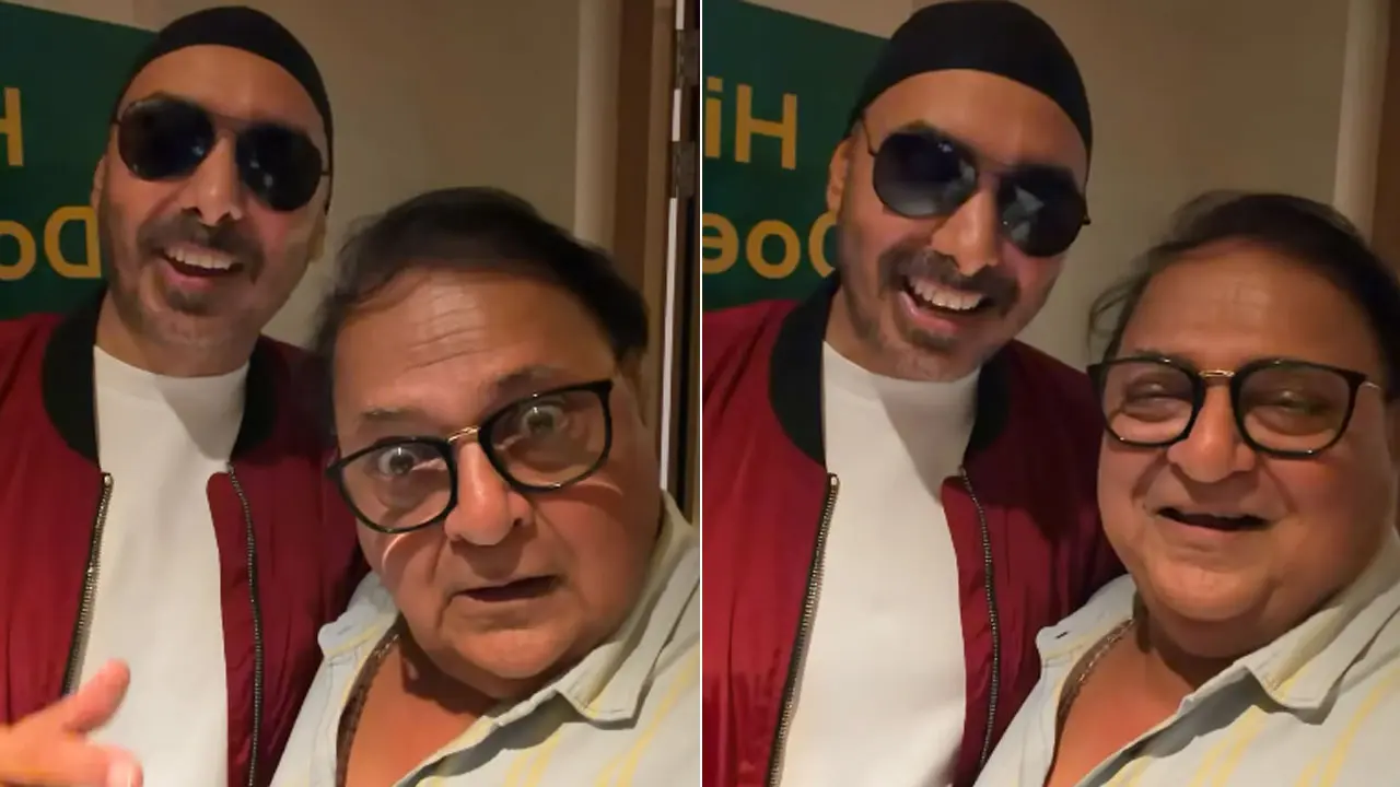 Rakesh Bedi greets Sukhbir with his iconic dialogue from Dhurandhar in Goa