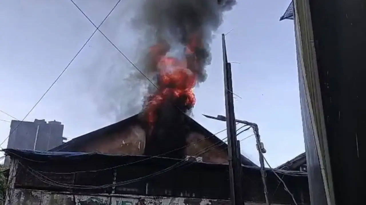 Level-I fire breaks out at Lower Parel`s Sun Mill Compound, doused after 5 hours