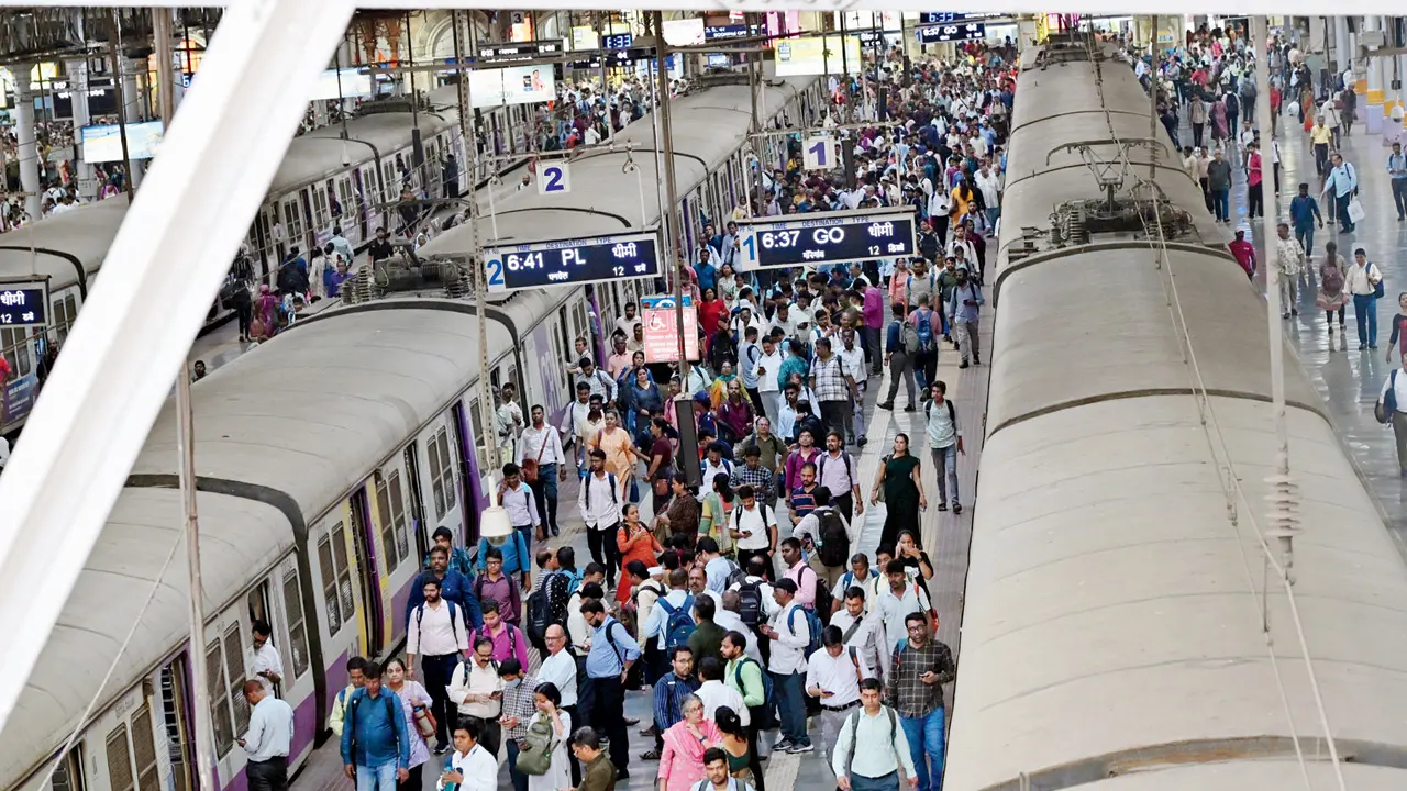 ​Mumbai’s evening commute collapses in 30 chaotic minutes 