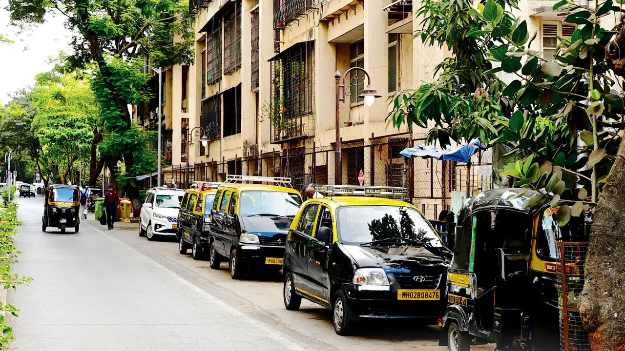 ​Siesta on wheels: Autos turn Vile Parle bylanes into a resting bay 